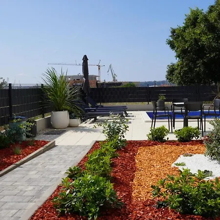 Blue Shell Apartment *